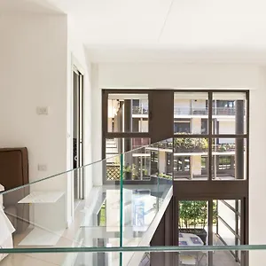 elegant-loft-with-balcony.italymilanhotels.net/